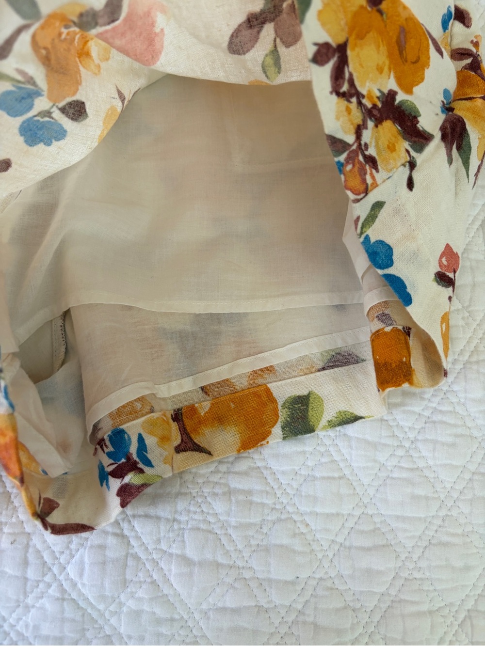 Abercrombie & Fitch Cream Floral Shorts Set with Yellow, Blue and Brown Accents - Picture 10 of 16